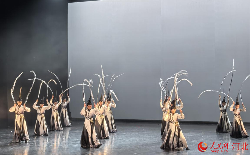 舞劇《顏真卿》演出現(xiàn)場(chǎng)。人民網(wǎng)記者 商帆攝