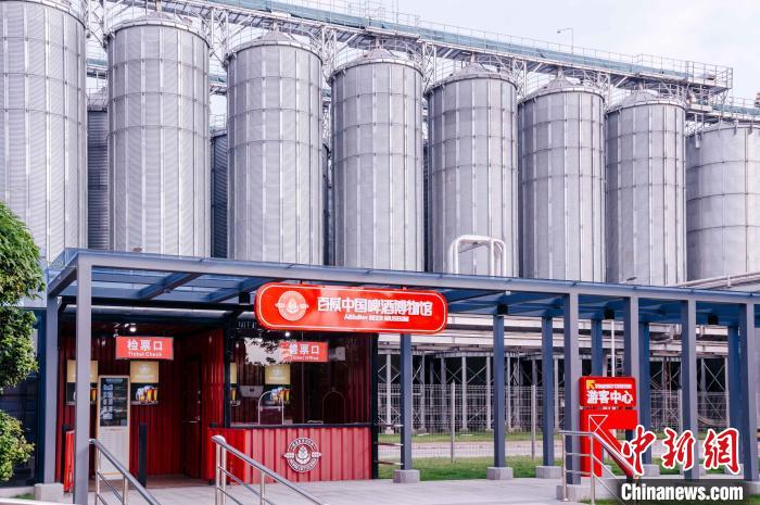 圖為基地原料立倉?！±钅宪?攝